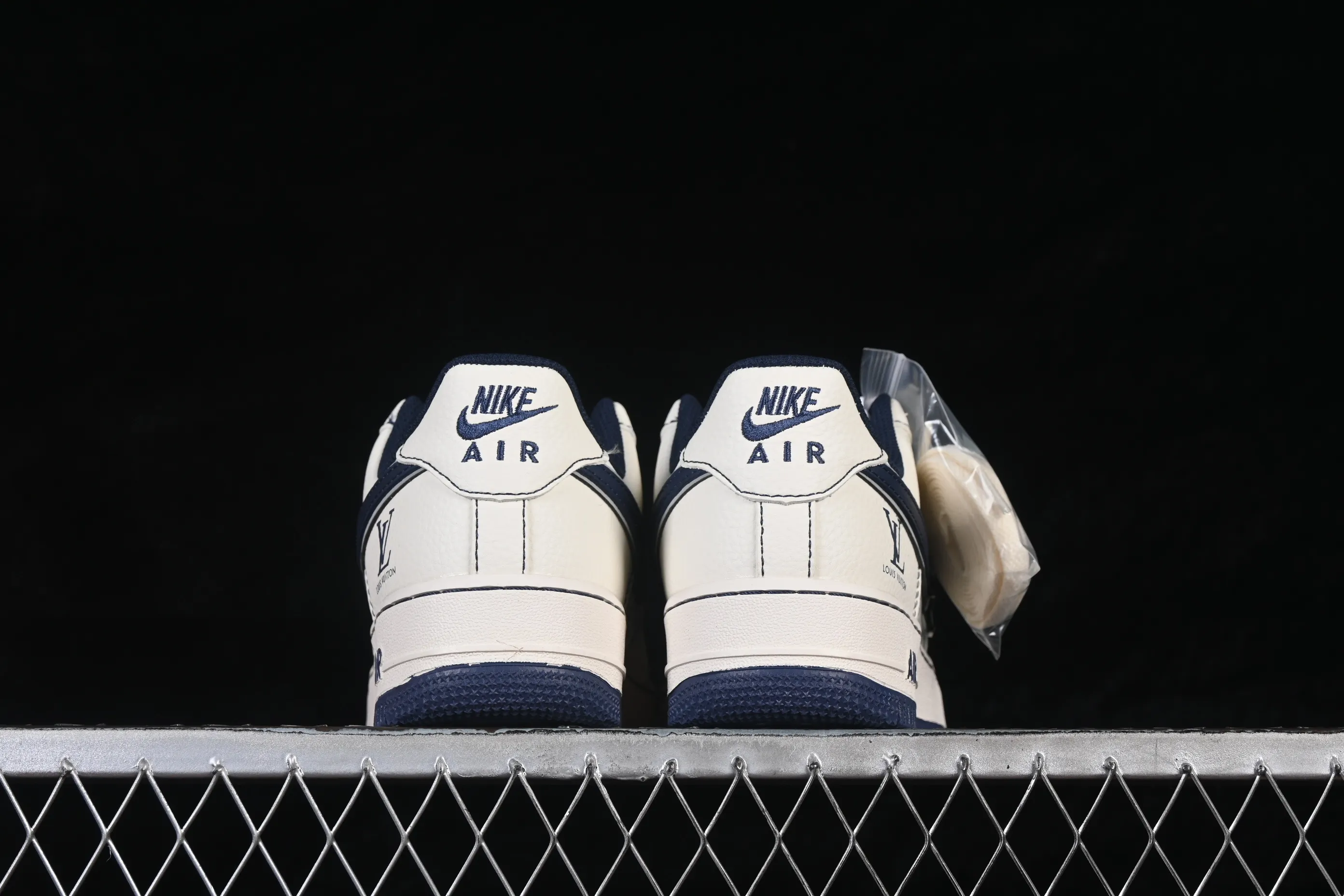 All categories Nk Air Force 1 Air Force series Nk Air Force 1 Low Air Force low top Nike Air Force 1'07 Low LV co-branded dark blue classic presbyopia Air Force 1 low top casual sneakers HH7518-078